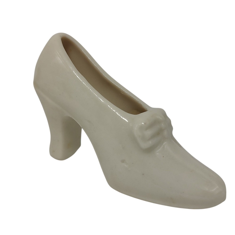 Miniature High Heel Figurine‎ Ceramic Cream Bow on Front Shoes and Fashion